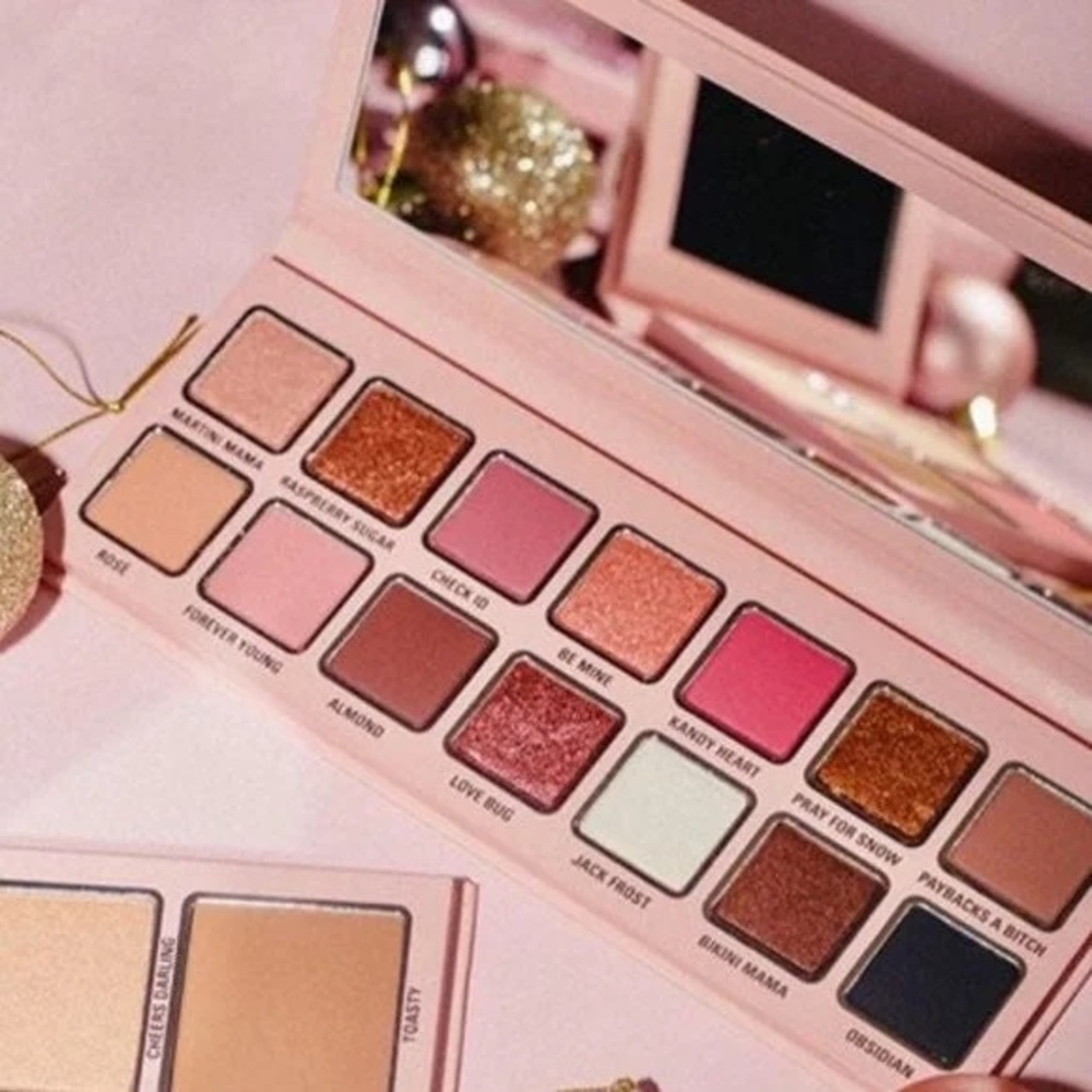 ✨NEW IN BOX KYLIE HOLIDAY PALETTE✨